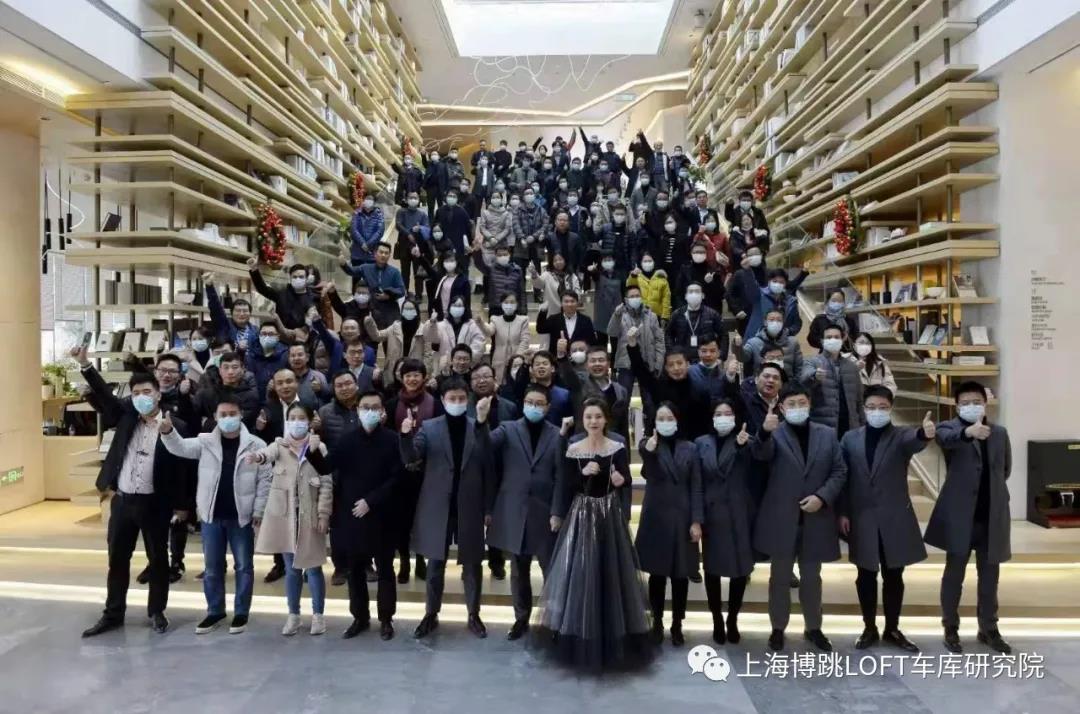 台州全国一百多人在华侨城汉口道6号参观研讨LOFT专利车库技术！